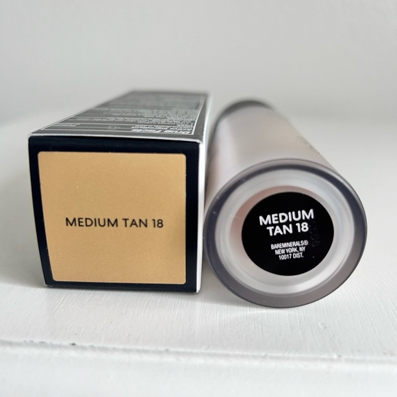 bareMinerals Original Liquid Mineral Foundation Broad Spectrum Spf 20 Medium Tan - Picture 7 of 11